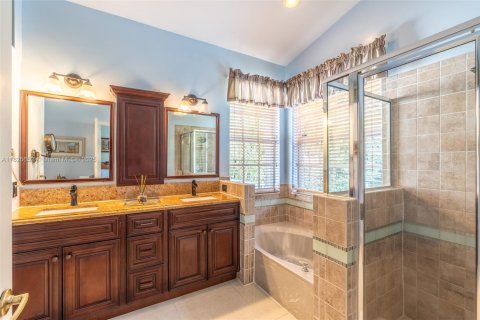 House in Coral Springs, Florida 4 bedrooms, 165.46 sq.m. № 1794173 - photo 21