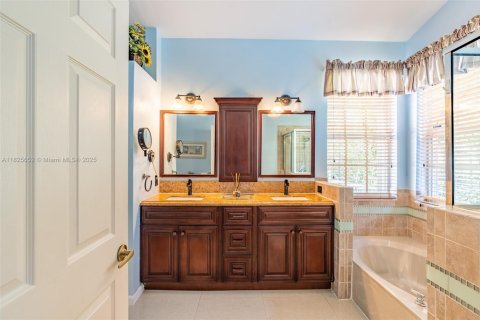 House in Coral Springs, Florida 4 bedrooms, 165.46 sq.m. № 1794173 - photo 22