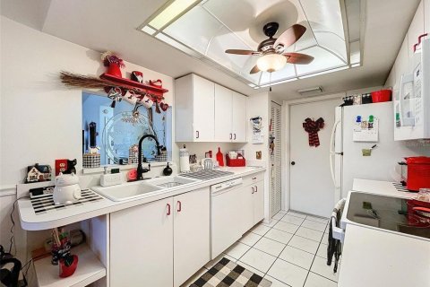 Condo in New Port Richey, Florida, 2 bedrooms  № 1732257 - photo 17