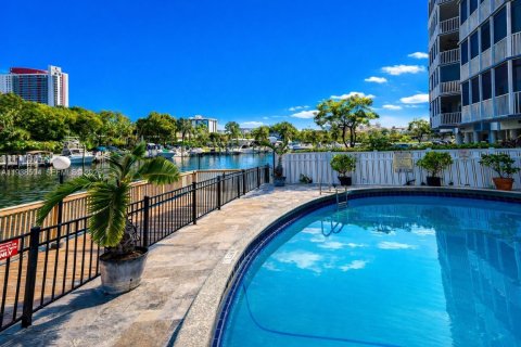 Copropriété à vendre à Hallandale Beach, Floride: 1 chambre, 78.97 m2 № 1996282 - photo 28