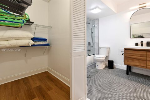 Copropriété à vendre à Hallandale Beach, Floride: 1 chambre, 78.97 m2 № 1996282 - photo 22