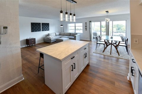 Copropriété à vendre à Hallandale Beach, Floride: 1 chambre, 78.97 m2 № 1996282 - photo 13