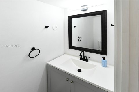 Copropriété à vendre à Hallandale Beach, Floride: 1 chambre, 78.97 m2 № 1996282 - photo 23