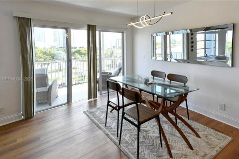 Copropriété à vendre à Hallandale Beach, Floride: 1 chambre, 78.97 m2 № 1996282 - photo 6