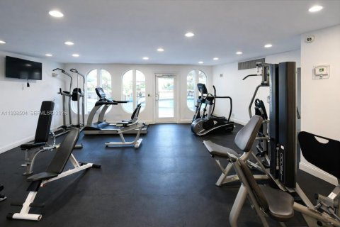 Copropriété à vendre à Hallandale Beach, Floride: 1 chambre, 78.97 m2 № 1996282 - photo 27