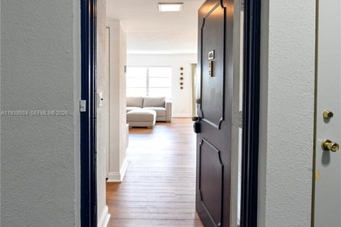 Copropriété à vendre à Hallandale Beach, Floride: 1 chambre, 78.97 m2 № 1996282 - photo 25
