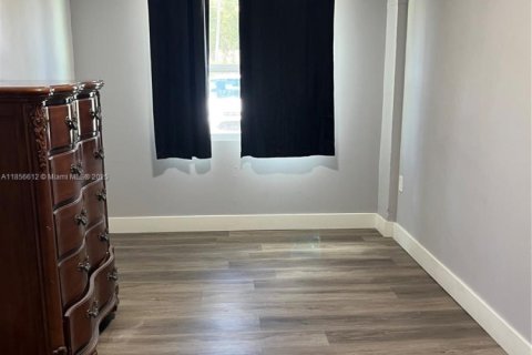 Villa ou maison à louer à Fort Lauderdale, Floride: 3 chambres, 89.19 m2 № 1878692 - photo 11