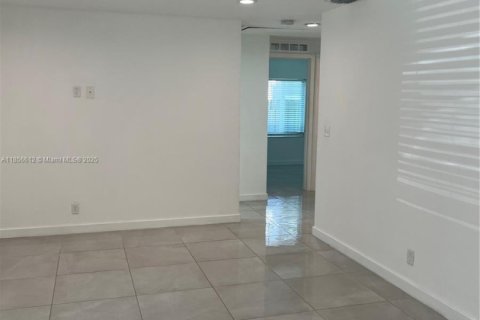 Villa ou maison à louer à Fort Lauderdale, Floride: 3 chambres, 89.19 m2 № 1878692 - photo 1