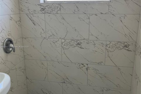 Villa ou maison à louer à Fort Lauderdale, Floride: 3 chambres, 89.19 m2 № 1878692 - photo 10