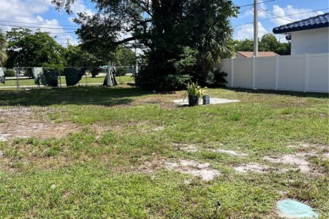 Villa ou maison à louer à Fort Lauderdale, Floride: 3 chambres, 89.19 m2 № 1878692 - photo 12