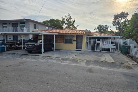 Immobilier commercial à Miami, Floride 158.03 m2 № 2038948