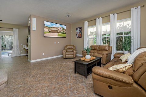 Casa en venta en Coral Springs, Florida, 3 dormitorios, 221.01 m2 № 1828302 - foto 12