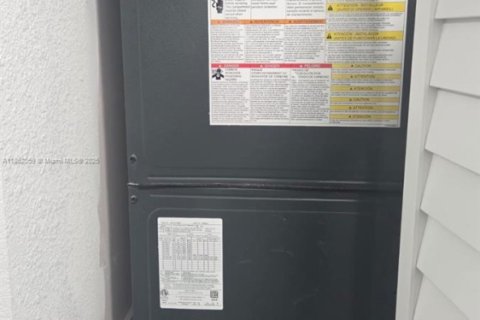 Villa ou maison à louer à West Park, Floride: 2 chambres, 92.9 m2 № 1977995 - photo 12