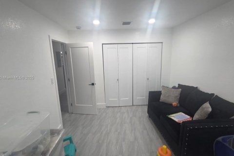 Villa ou maison à louer à West Park, Floride: 2 chambres, 92.9 m2 № 1977995 - photo 7