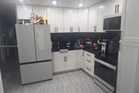 Villa ou maison à louer à West Park, Floride: 2 chambres, 92.9 m2 № 1977995 - photo 3