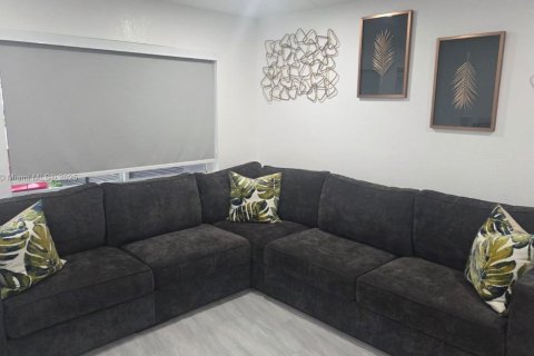 Villa ou maison à louer à West Park, Floride: 2 chambres, 92.9 m2 № 1977995 - photo 2