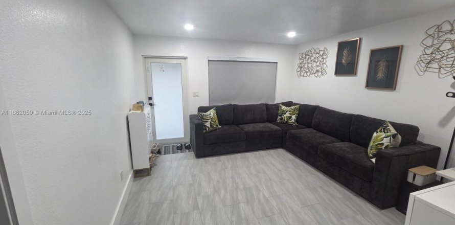 Villa ou maison à West Park, Floride 2 chambres, 92.9 m2 № 1977995