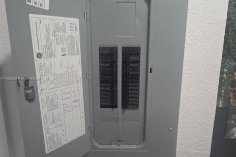 Villa ou maison à louer à West Park, Floride: 2 chambres, 92.9 m2 № 1977995 - photo 11