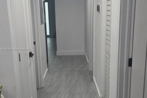 Villa ou maison à louer à West Park, Floride: 2 chambres, 92.9 m2 № 1977995 - photo 5