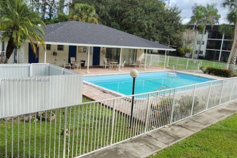 Condominio en venta en Davie, Florida, 2 dormitorios, 91.97 m2 № 1967452 - foto 18