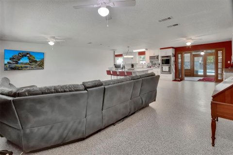 House in Orange City, Florida 3 bedrooms, 161.93 sq.m. № 1746861 - photo 10