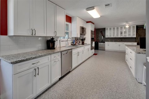 House in Orange City, Florida 3 bedrooms, 161.93 sq.m. № 1746861 - photo 18