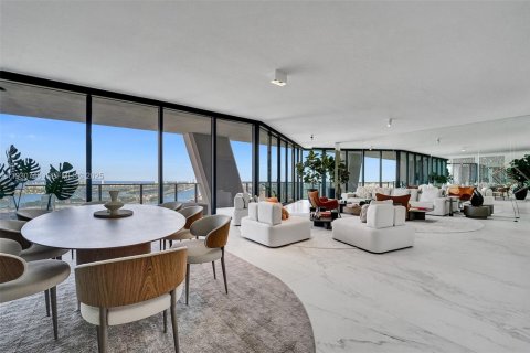 Condo in Miami, Florida, 4 bedrooms № 1989488 - photo 2