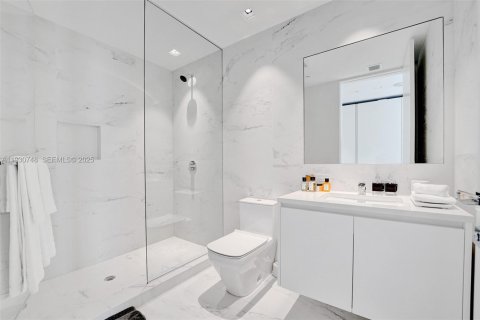 Condo in Miami, Florida, 4 bedrooms № 1989488 - photo 18