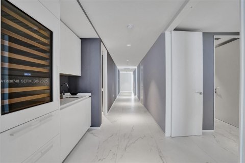 Condo in Miami, Florida, 4 bedrooms № 1989488 - photo 6