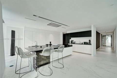 Condo in Miami, Florida, 4 bedrooms № 1989488 - photo 7