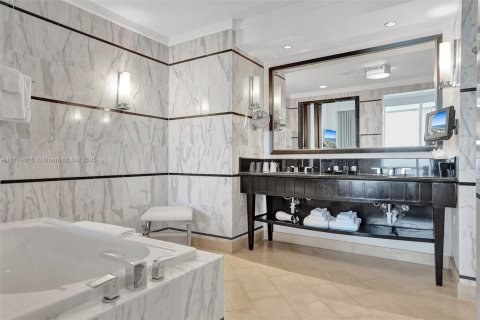 Copropriété à vendre à Miami Beach, Floride: 2 chambres, 135.73 m2 № 1868187 - photo 30
