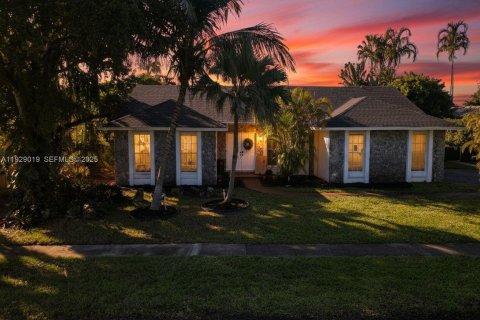 Villa ou maison à vendre à Hollywood, Floride: 6 chambres, 297.57 m2 № 1991523 - photo 3
