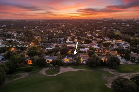 Villa ou maison à vendre à Hollywood, Floride: 6 chambres, 297.57 m2 № 1991523 - photo 1
