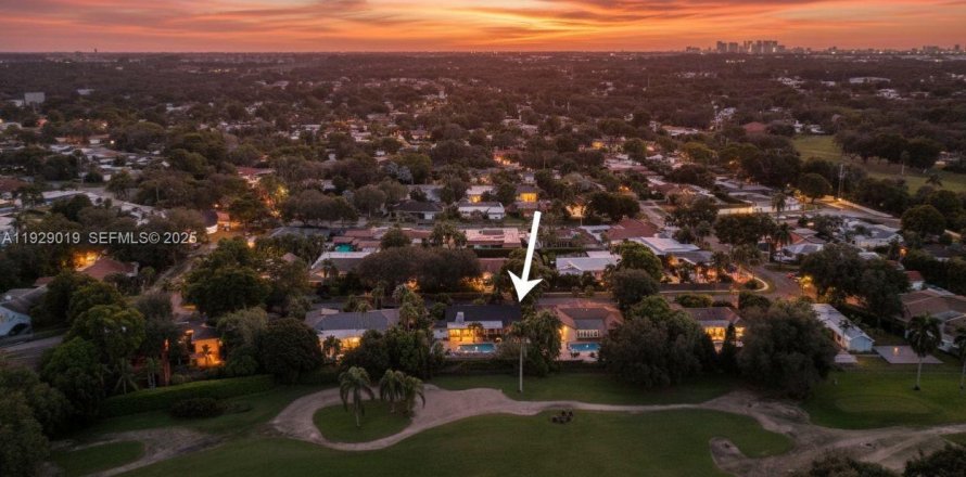 Villa ou maison à Hollywood, Floride 6 chambres, 297.57 m2 № 1991523