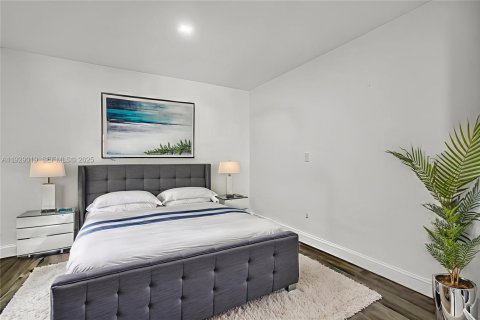 Villa ou maison à vendre à Hollywood, Floride: 6 chambres, 297.57 m2 № 1991523 - photo 25