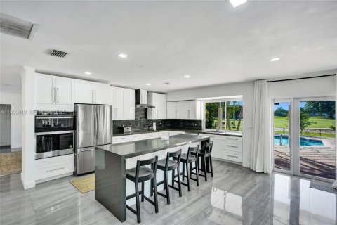 Villa ou maison à vendre à Hollywood, Floride: 6 chambres, 297.57 m2 № 1991523 - photo 12