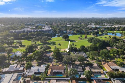Villa ou maison à vendre à Hollywood, Floride: 6 chambres, 297.57 m2 № 1991523 - photo 8