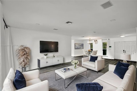 Villa ou maison à vendre à Hollywood, Floride: 6 chambres, 297.57 m2 № 1991523 - photo 15