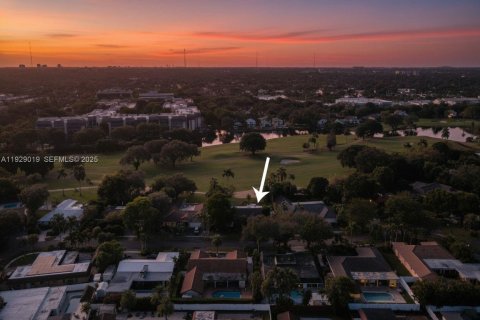 Villa ou maison à vendre à Hollywood, Floride: 6 chambres, 297.57 m2 № 1991523 - photo 2