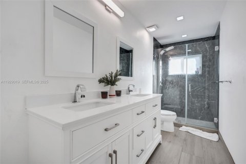 Villa ou maison à vendre à Hollywood, Floride: 6 chambres, 297.57 m2 № 1991523 - photo 19