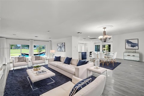 Villa ou maison à vendre à Hollywood, Floride: 6 chambres, 297.57 m2 № 1991523 - photo 16