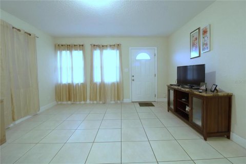 Casa en alquiler en Orlando, Florida, 3 dormitorios, 92.9 m2 № 1787623 - foto 3