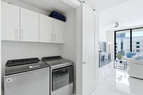 Condo in Saint Petersburg, Florida, 2 bedrooms  № 2395845 - photo 17