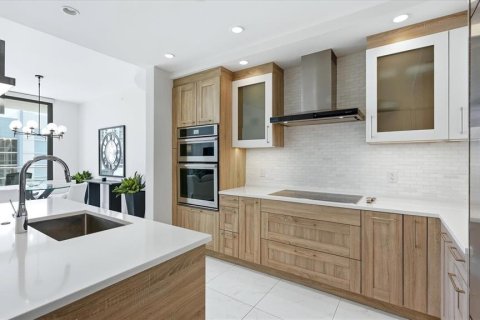 Condo in Saint Petersburg, Florida, 2 bedrooms  № 2395845 - photo 14