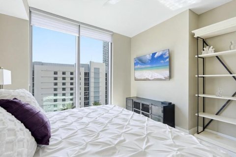 Condo in Saint Petersburg, Florida, 2 bedrooms  № 2395845 - photo 20