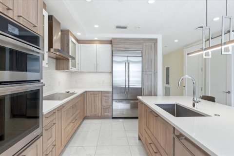 Condo in Saint Petersburg, Florida, 2 bedrooms  № 2395845 - photo 12
