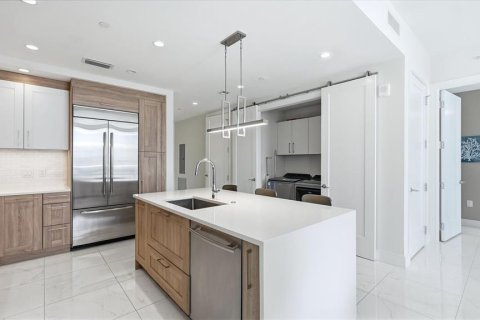 Condo in Saint Petersburg, Florida, 2 bedrooms  № 2395845 - photo 11