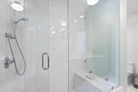 Condo in Saint Petersburg, Florida, 2 bedrooms  № 2395845 - photo 24