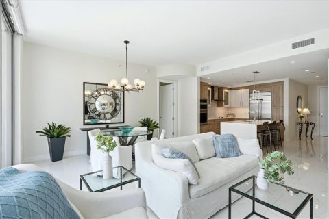 Condo in Saint Petersburg, Florida, 2 bedrooms  № 2395845 - photo 4