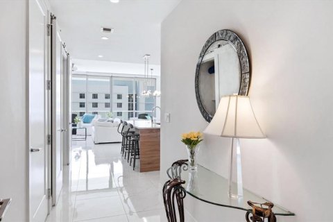 Condo in Saint Petersburg, Florida, 2 bedrooms  № 2395845 - photo 5
